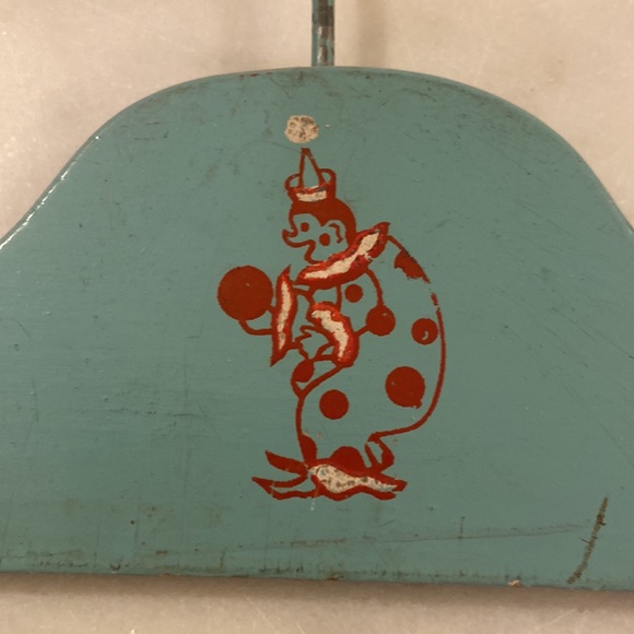 Vintage hangars - Picture 3 of 3